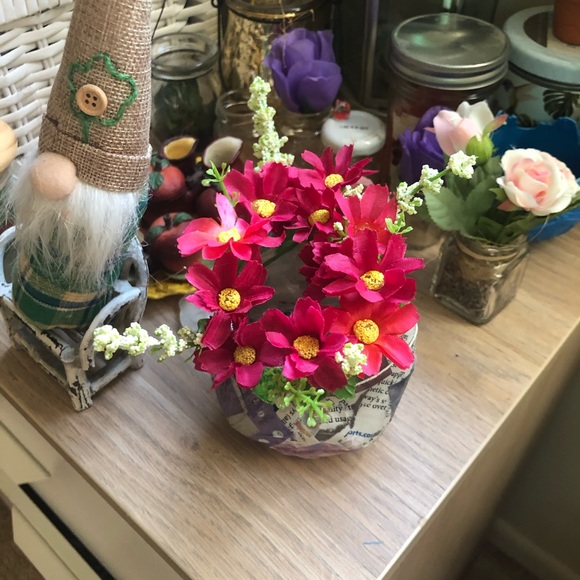 Whimsical Curvy Faux Floral Decor Jar - Picture 15 of 16